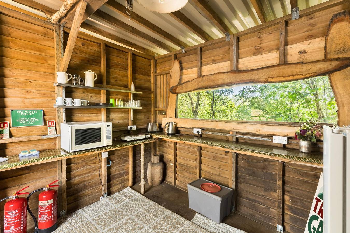 Beautiful Glamping Cabin with Stunning Views - Pass the Keys in Great Wolford, Warwickshire