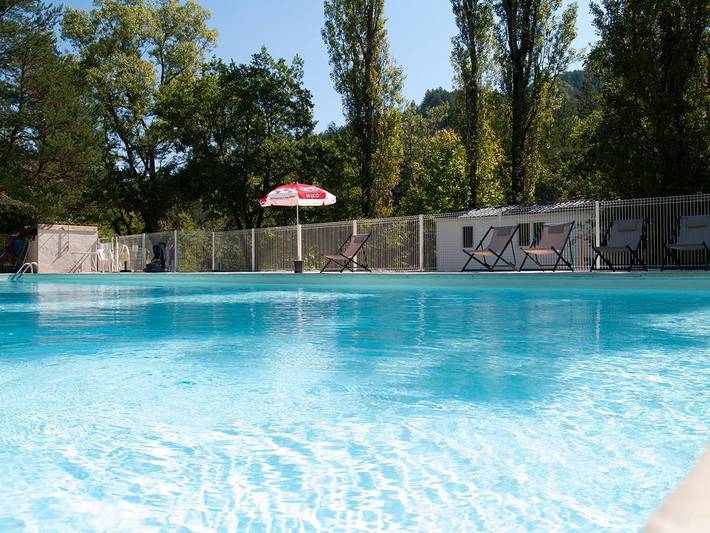 Location de vacances pour 5 personnes, avec jardin ainsi que vue et piscine à La Motte-Chalancon - 2