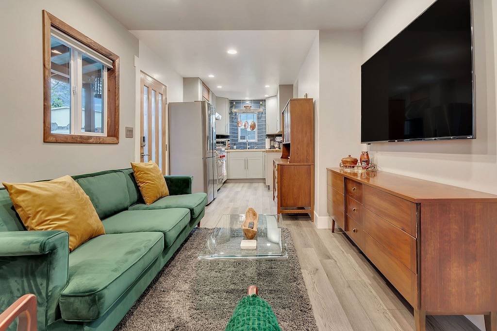 Marvelous Midcentury-Hot Tub, 5 Blocks to Downtown in El Paso de Robles, San Luis Obispo County