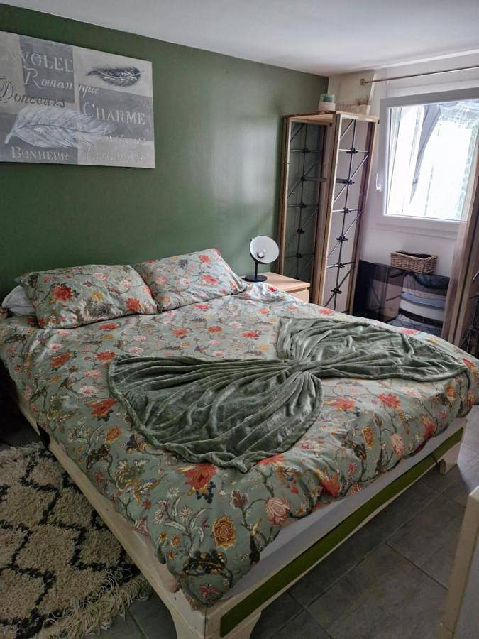 Location de vacances pour 4 personnes, avec vue et jardin dans Blésignac - 3