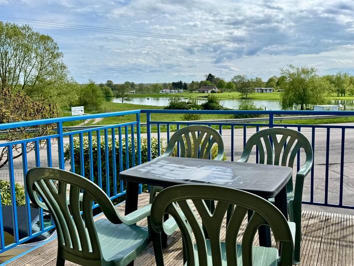 Gîte pour 4 personnes, avec vue ainsi que terrasse et vue sur le lac dans Socourt - 3