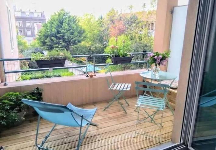 Appartement de vacances pour 2 personnes, avec Balcon et Terrasse ainsi que Jardin et Piscine à Lyon