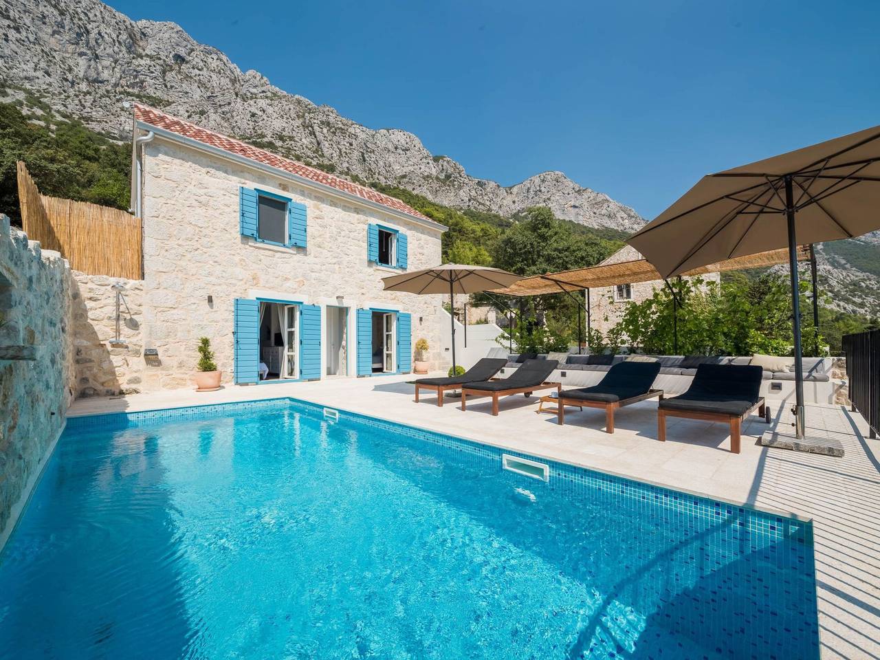 "Villa Mara" mit Terrasse in Zaostrog, Makarska Riviera