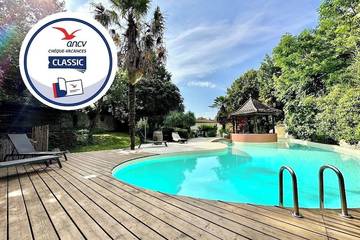Gîte pour 10 personnes, avec jacuzzi ainsi que jardin et terrasse, animaux acceptés à Astaffort