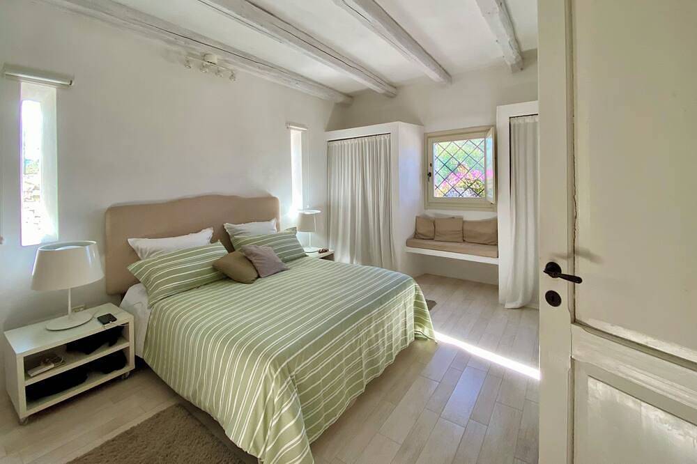 Villa Poggio al Sole Vieste, 1700 villa with pool surrounded by greenery in Vieste, Gargano