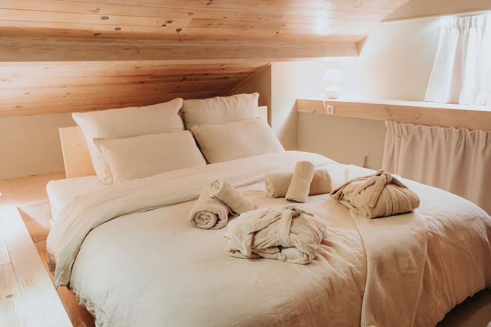 2-bedroom chalet with outdoor spa, pétanque court & children cabin in Ardennes  in Beauraing, Namur (region)