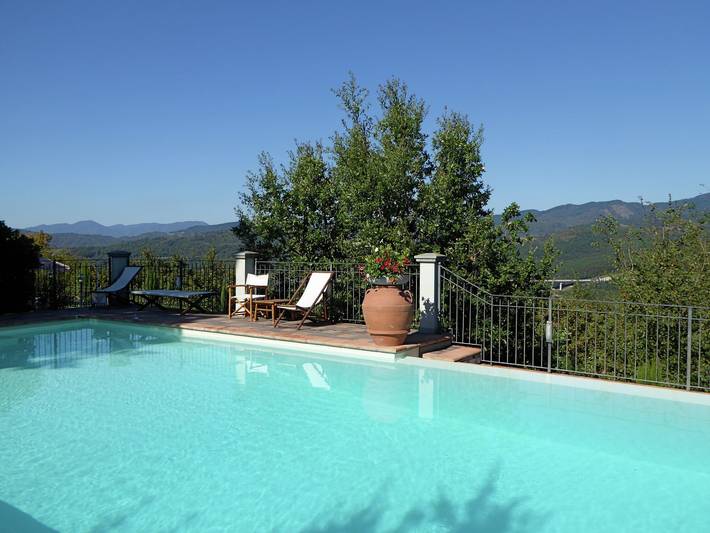 Location de vacances pour 4 personnes, avec terrasse et piscine, adapté aux familles à Barberino di Mugello - 2