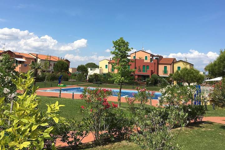 Appartamento per 6 persone, con giardino e idromassaggio nonché terrazza e piscina in Latisana