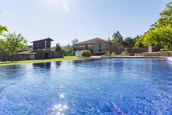 Vakantiepark voor 2 personen, with Terras and Tuin as well as Zwembad in Noord-Spanje