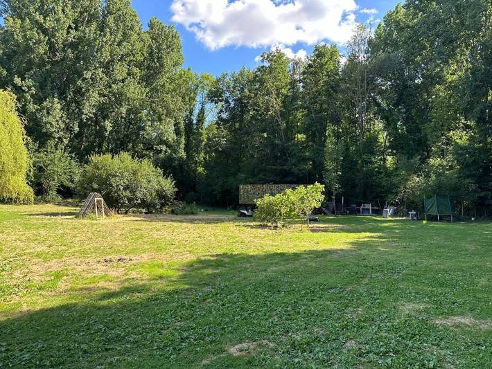 Camping pour 50 personnes, animaux acceptés