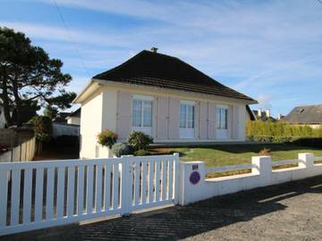 Gîte pour 4 personnes, avec jardin dans Saint-Martin de Bréhal