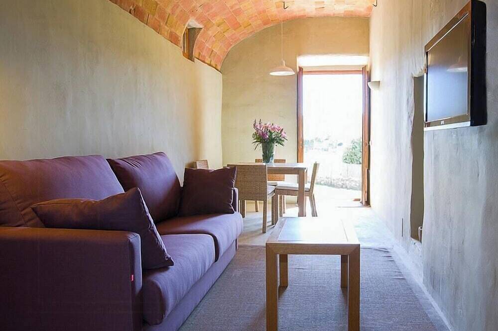 Apartamento entero, Apartamento del s. Xviii con jardín cerca de Begur in Regencós, Costa Brava