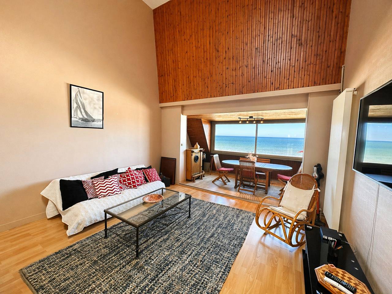 Geheel appartement, Duplex apartment with stunning sea view - 6 guests in Varaville, Caen en omgeving