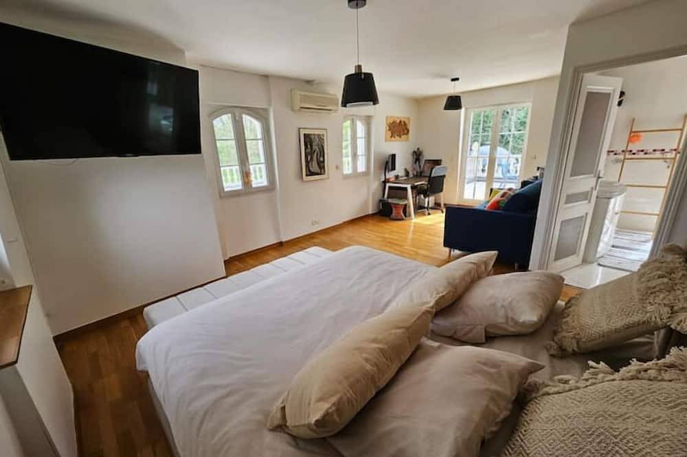 Villa Sweet Birds in Noisy-le-Grand, Seine-Saint-Denis