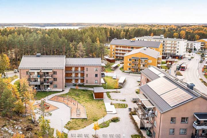 Ganze Wohnung, Cozy Haven Minutes From Central in Upplands Bro, Mälaren
