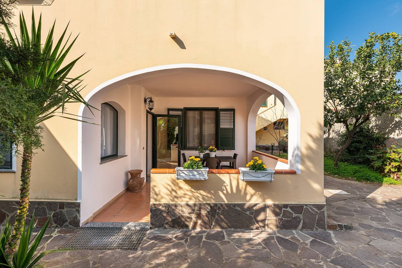 Appartamento intero, Appartamento "Noemi" con giardino in comune e Wi-Fi in Pula Cagliari, Pula e dintorni