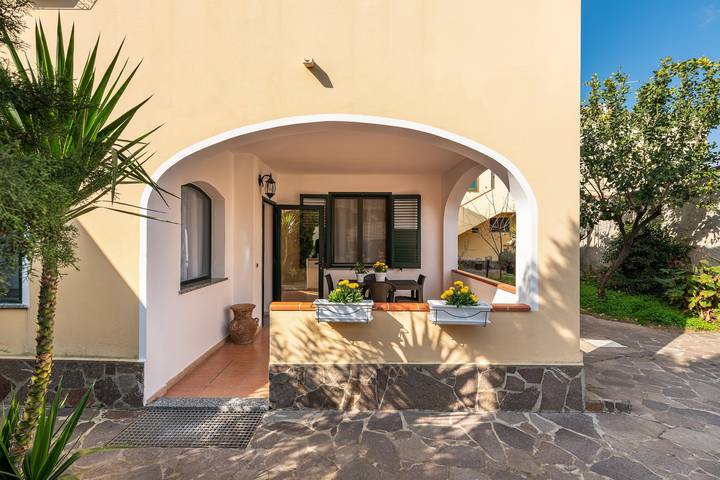 Appartamento intero, Appartamento "Noemi" con giardino in comune e Wi-Fi in Pula Cagliari, Pula e dintorni