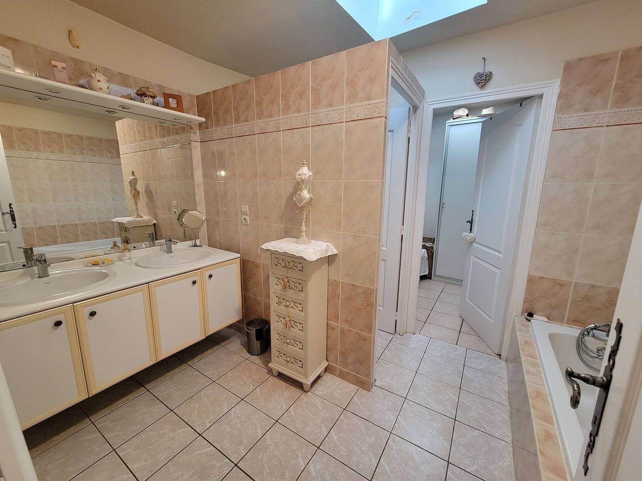 Appartement de vacances entier, Bel Appartement de plain pied de 85m²,tout confort, 80m de la mer, 2 chambres,Wifi, séjour climatisé, belle terrasse à in Portiragnes Plage, Portiragnes