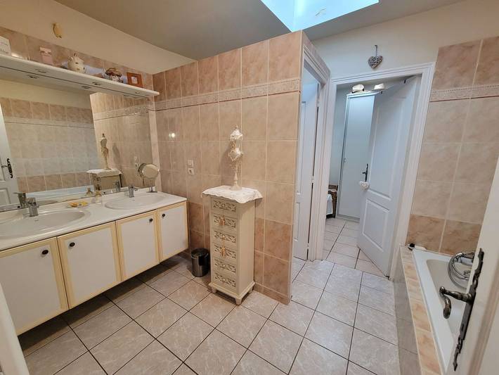 Appartement de vacances entier, Bel Appartement de plain pied de 85m²,tout confort, 80m de la mer, 2 chambres,Wifi, séjour climatisé, belle terrasse à in Portiragnes Plage, Portiragnes