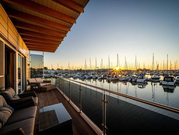 Boot für 4 Personen, mit Ausblick und Pool sowie Seeblick und Terrasse am Greifswalder Bodden - 2