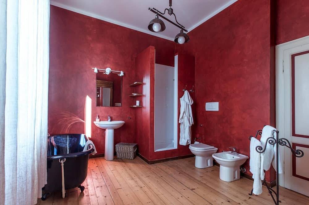 Villa Ondina - Wunderbare Villa mit Privatstrand und großem Garten in Salò, Gardasee-Berge