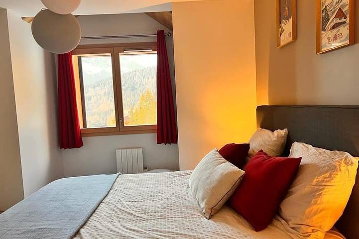 Ganze Wohnung, New 8/9-person ski-in/ski-out apartment on the Alpe d'Huez ski area in Oz, Nationalpark Écrins