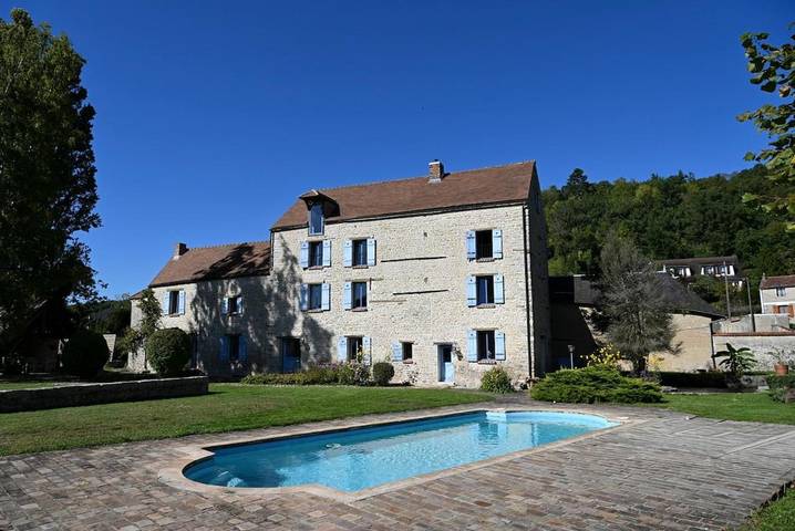 Location de vacances pour 14 personnes, avec jardin ainsi que piscine et vue à Saclas