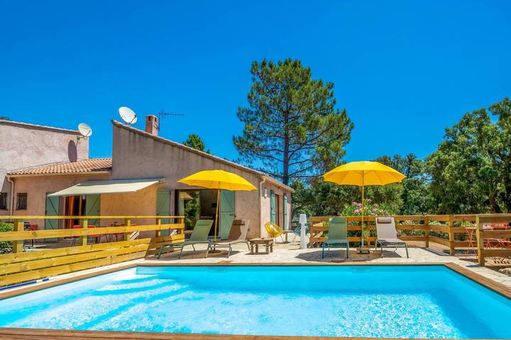 Gîte pour 6 personnes, avec Terrasse ainsi que Jardin et Piscine à San-Gavino-di-Carbini