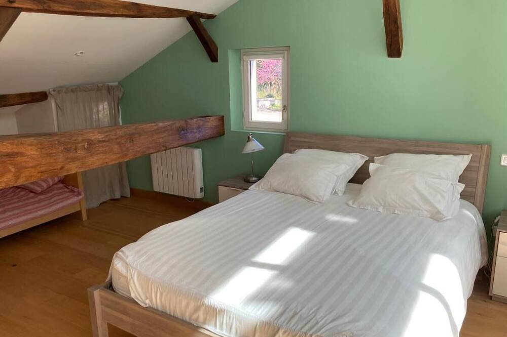 Appartement entier, Vues superbes, appartement confortable en  centre village in Aubeterre-sur-Dronne, Charente