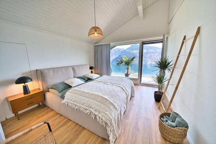 Gîte pour 8 personnes, avec Balcon ainsi que Vue et Vue sur le lac à Krattigen