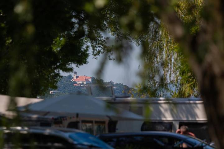 Camping für 8 Personen, mit Garten und Ausblick sowie Pool und Seeblick, mit Haustier am Balaton - 4