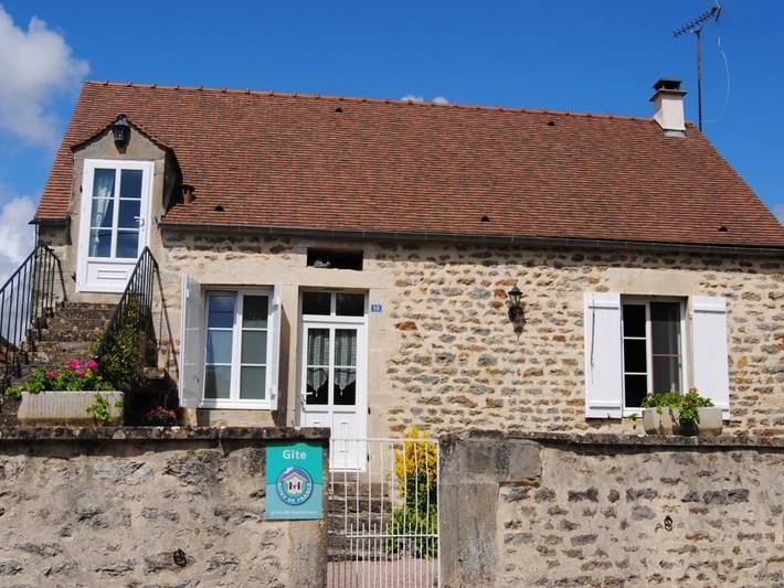 Charmantes burgundisches Haus mit saisonalem Spa in Region Avallon