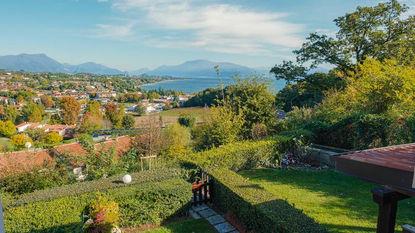 Gîte pour 5 personnes, avec vue sur le lac et jardin ainsi que terrasse et piscine à Padenghe sul Garda - 2