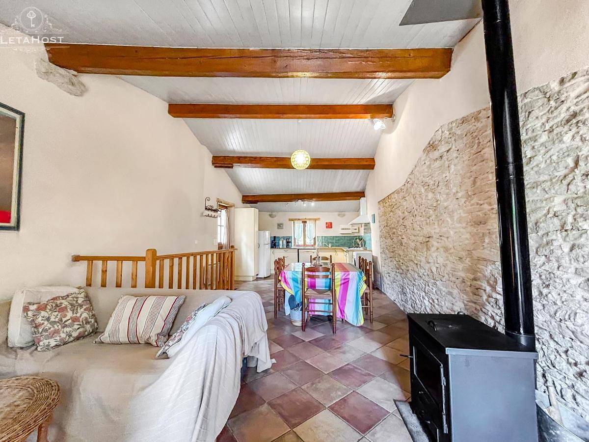 Charme rustique avec jardin privé "Au Pastel" in Soupex, Région de Carcassonne