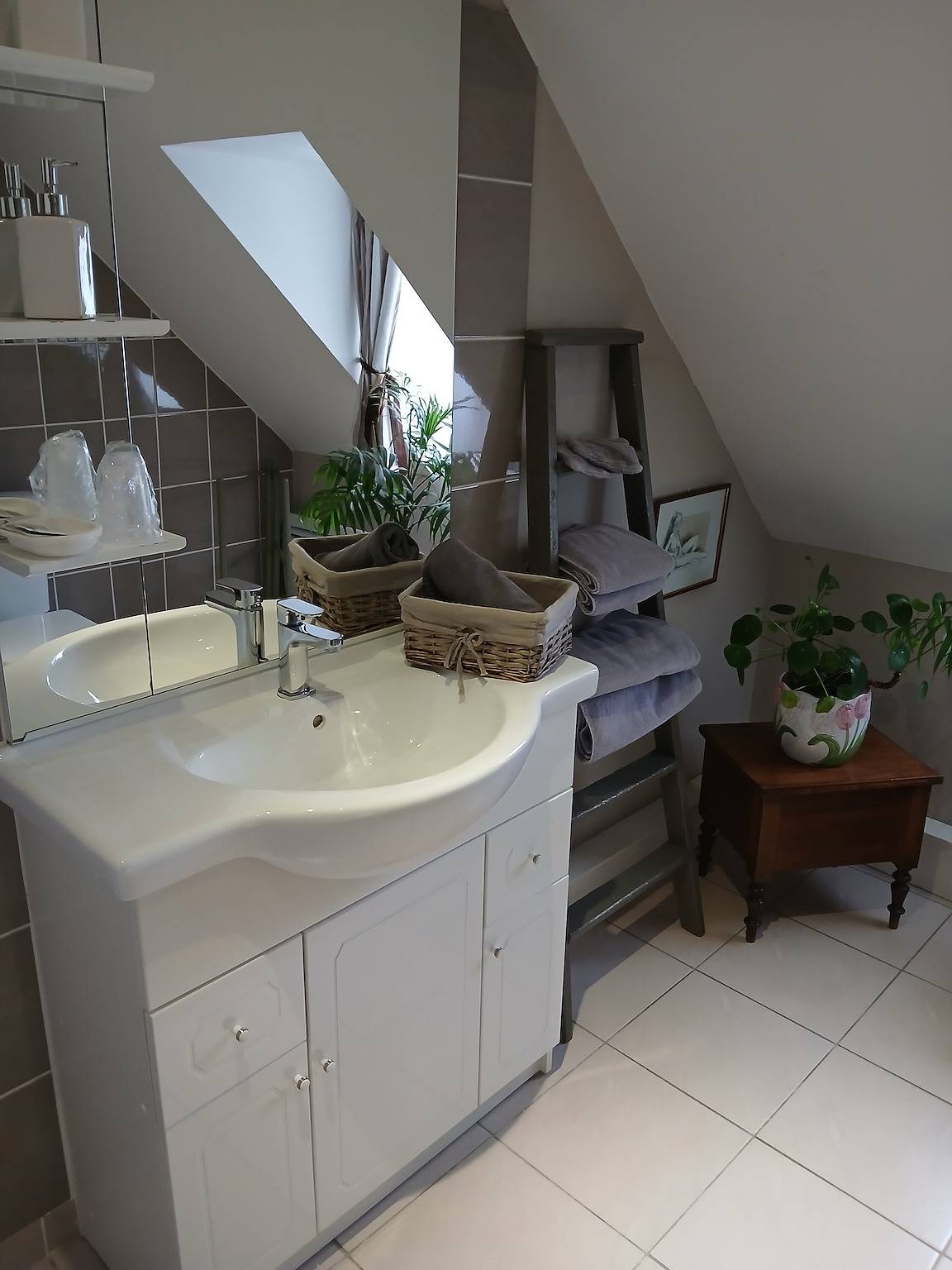 Habitaciones de huéspedes 'Myosotis 3p' con jardín común y Wi-Fi in Saint-Aignan, Región de Romorantin-Lanthenay