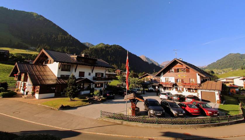 Ferienwohnung für 2 Personen, mit Balkon und Terrasse sowie Garten im Kleinwalsertal