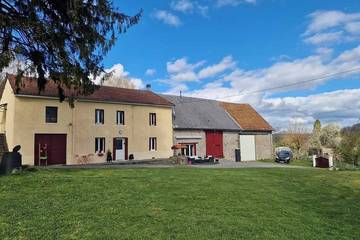 Gîte pour 8 personnes, avec jardin et terrasse à Sardent