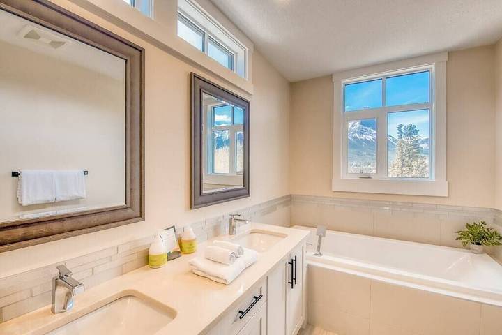 Location de vacances pour 12 personnes, avec jacuzzi ainsi que piscine et balcon à Canmore - 4