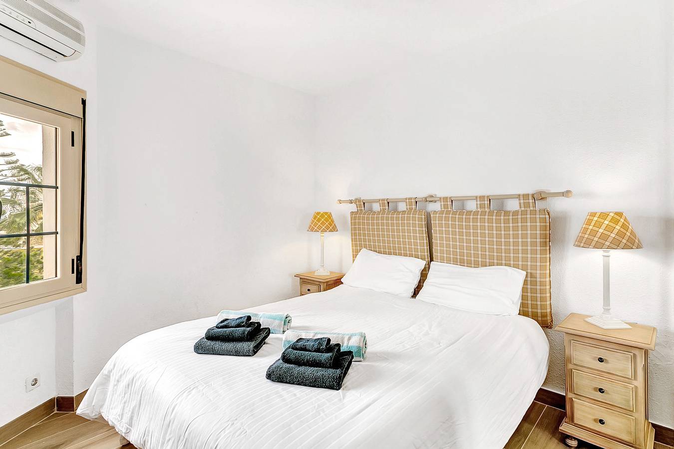 Geheel appartement, Vakantieappartement voor 4 personen met terras in Playa Cabopino, Marbella