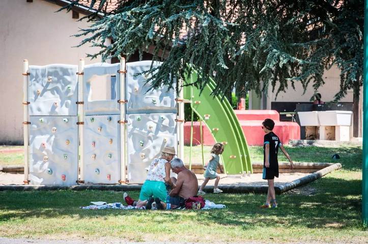 Green Cottage  - Premium 8 Personen in Cublize, Villefranche-sur-Saône und Umgebung