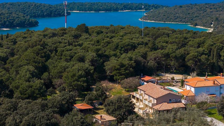 Veronika 2 - Twin Villa with Shared Garden and BBQ in Vinkuran, Südküste Istrien