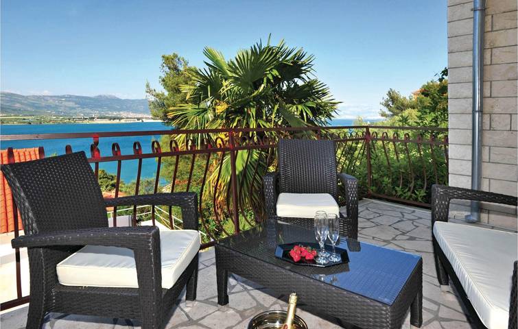Ferienhaus für 10 Personen, mit Whirlpool und Terrasse sowie Sauna in Trogir - 3