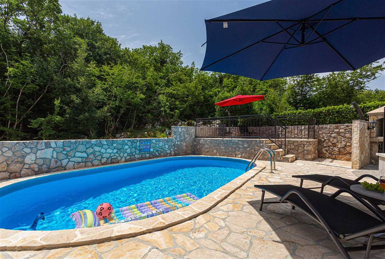 Appartement entier, Appartement de vacances pour 8 personnes avec piscine in Hlapa, Krk