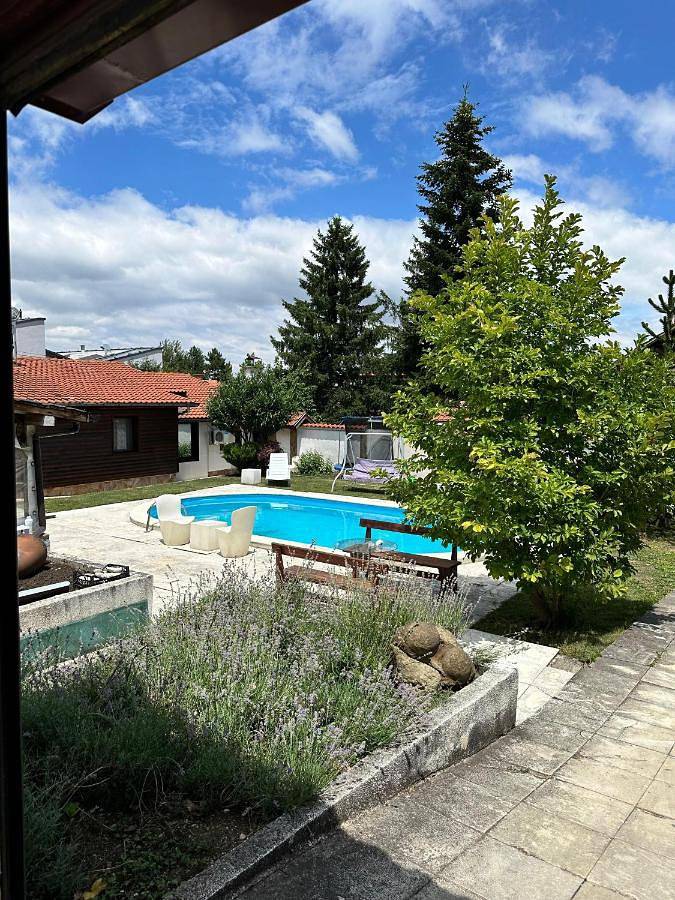Lea Hause with swimming pool,Jacuzzi in Vitosha montain and free parking in Sofia, Witoscha