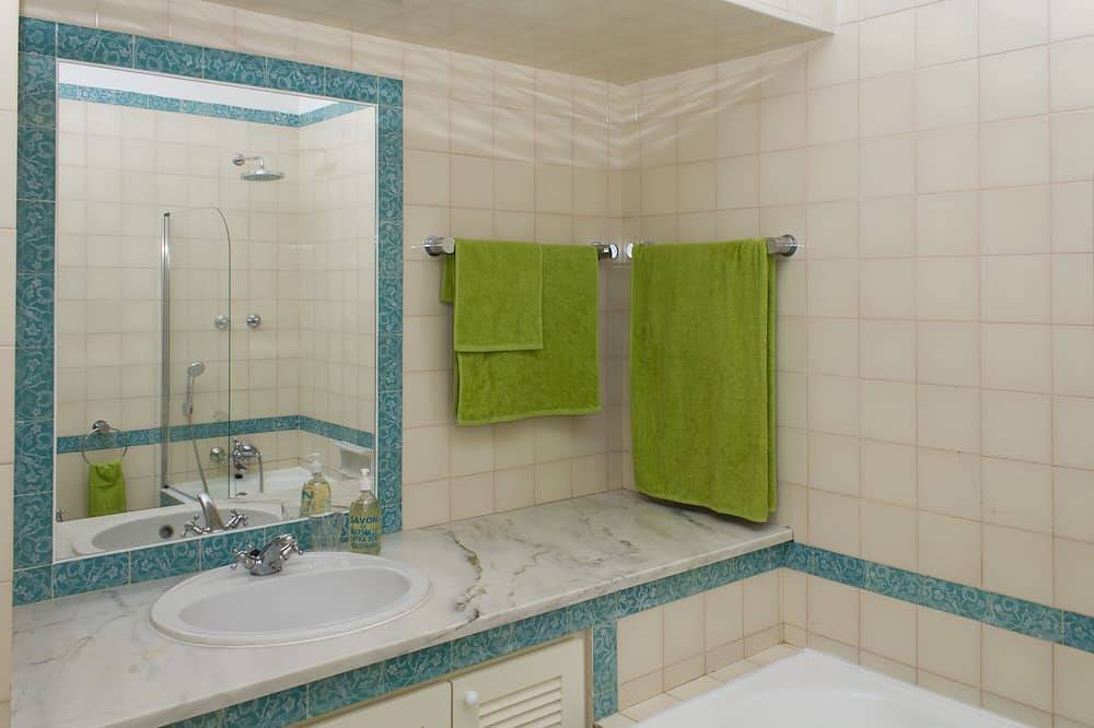 Apartamento entero, Apartamento en complejo Prainha, a 50 m de la playa y 2 piscinas in Praia da Prainha, Alvor