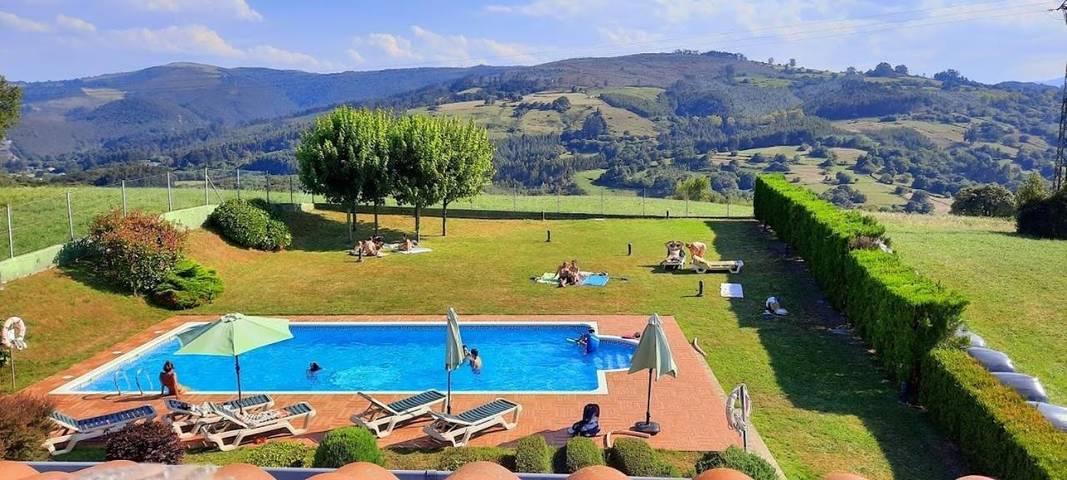 Hôtel pour 2 personnes, avec piscine ainsi que terrasse et jardin à Laredo - 4