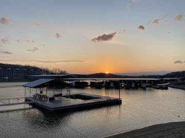 Log Cabin for 4 Guests in Lake of the Ozarks, Ozark Mountains, Picture 3