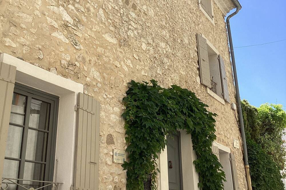 Maison de Village en Pierres, à 5minutes de L'isle sur la Sorgue in Velleron, Vaucluse
