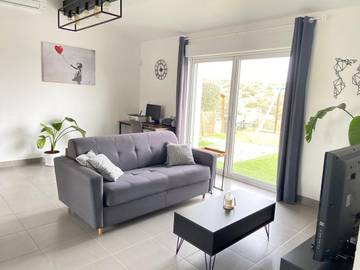 Cottage pour 2 personnes, avec vue ainsi que terrasse et piscine à Cournonsec