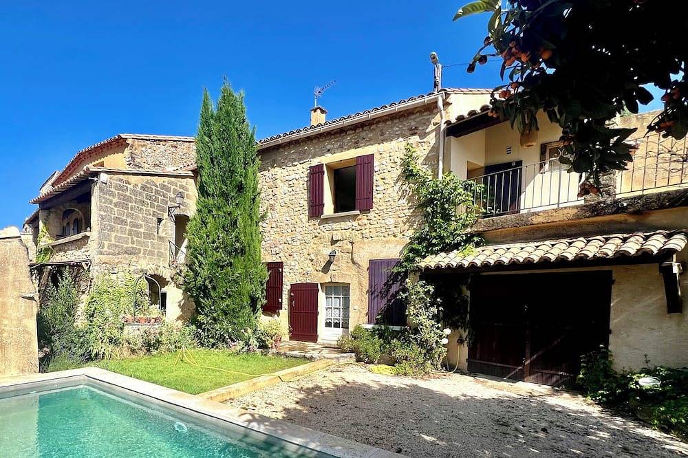 Mas de Charme Dans Village Provençal in Saint-Victor-des-Oules, Nimes en omgeving